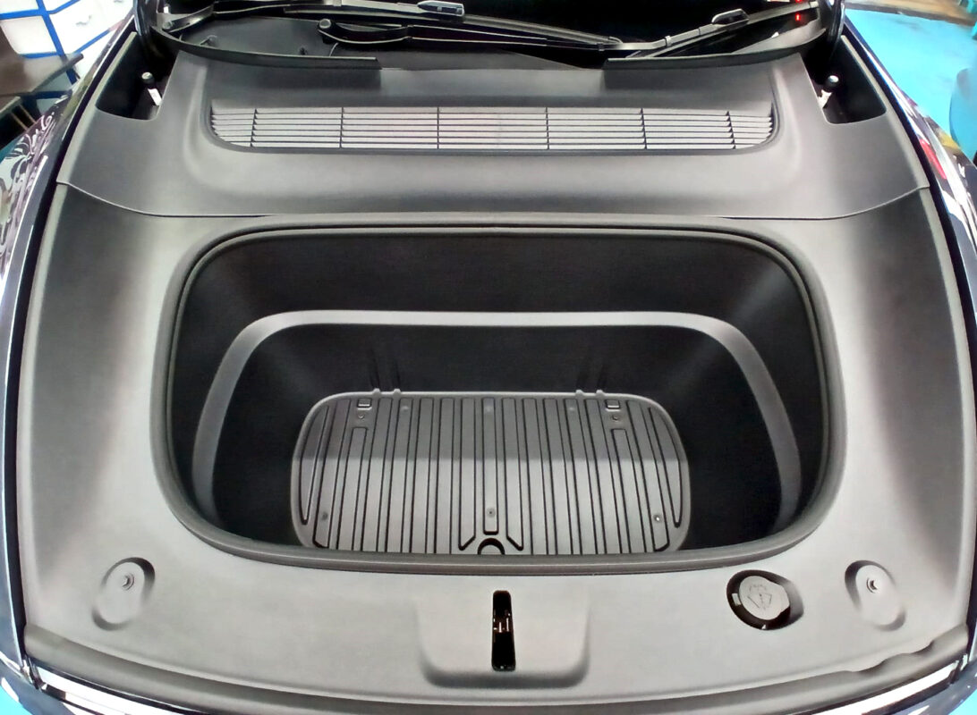 Detail of the Tesla Model Y's bodywork sealed with ZeTough Titanium.