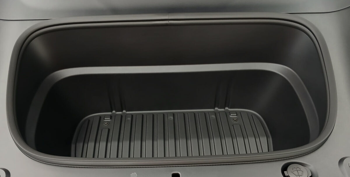 Detail of the Tesla Model Y's bodywork sealed with ZeTough Titanium.