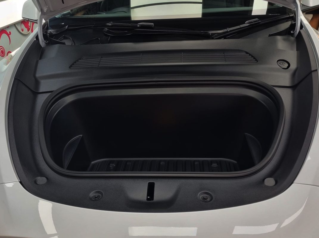 Detail of the Tesla Model Y's bodywork sealed with ZeTough Ceramic.