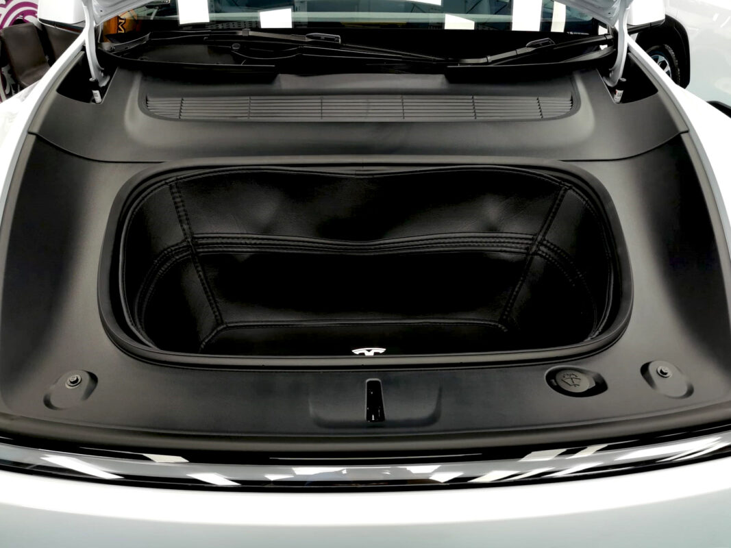 Detail of the Tesla Model Y's bodywork sealed with ZeTough Ceramic.