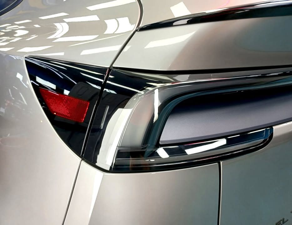 Close-up of the tail lamp where it meets the silver tailgate.