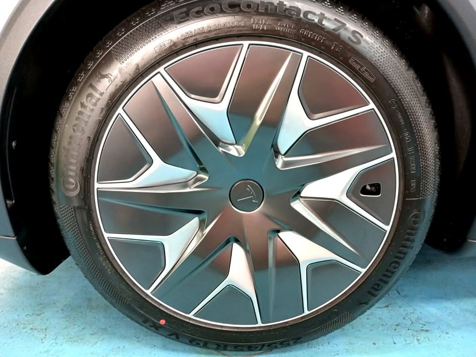 Two-tone aero wheel with a Continental tyre.