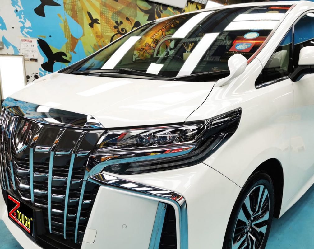 The Toyota Alphard from a side angle after the ceramic coating.