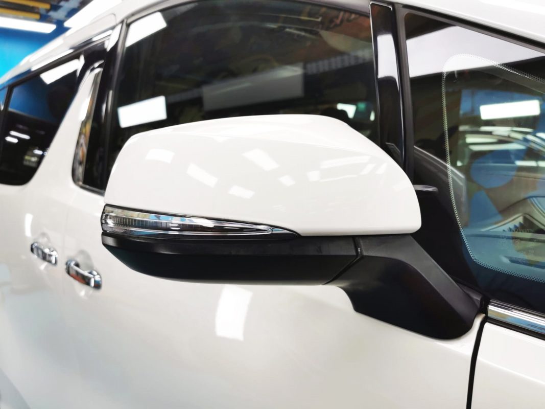 Side panel of the Toyota Alphard with the ceramic finish locked in.