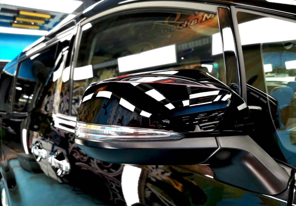 Side panel of the Toyota Alphard with the titanium finish locked in.