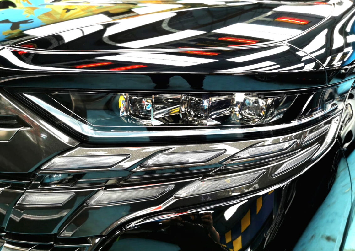 Glossy bodywork of the Toyota Alphard after coating.