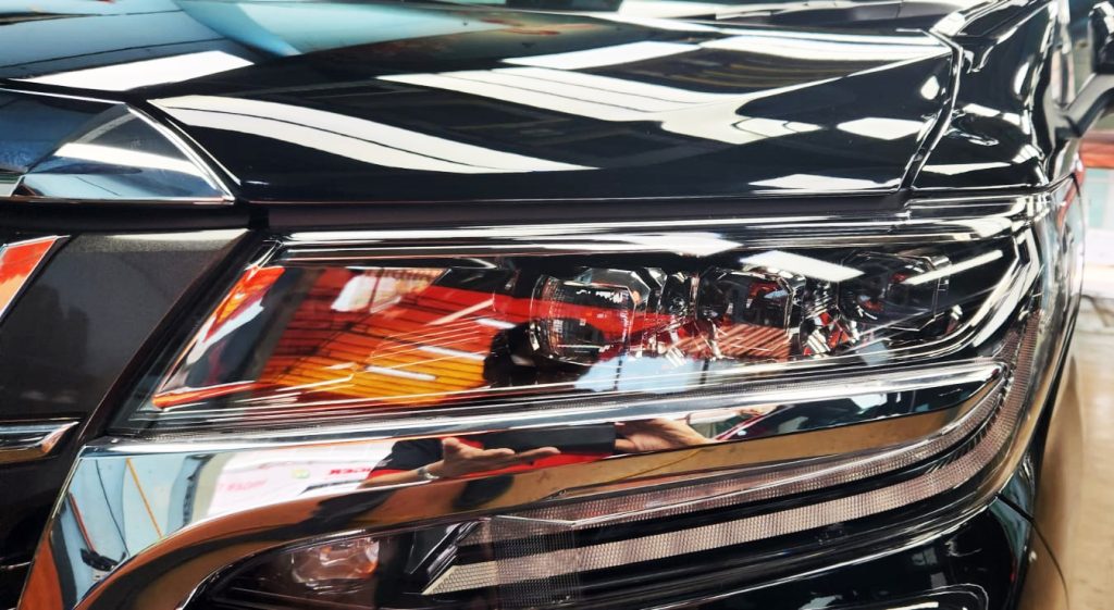 The Alphard's coated paintwork showing clean reflections.
