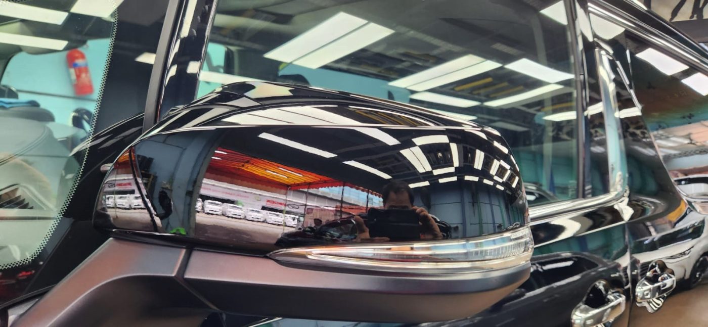 Side panel of the Toyota Alphard with the ceramic finish locked in.