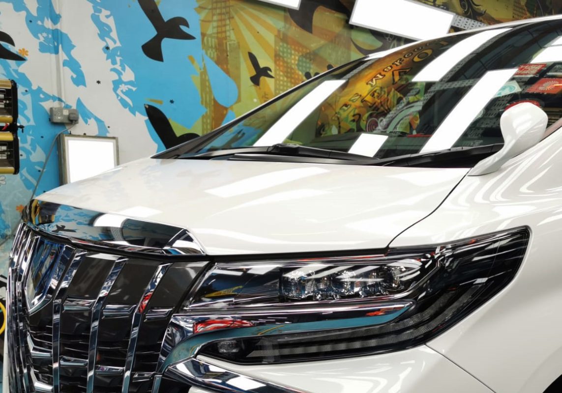 The Toyota Alphard from a side angle after the ceramic coating.