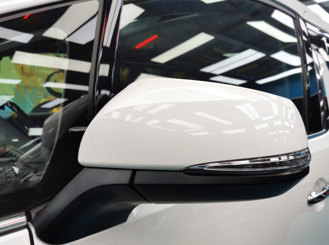 Side panel of the Toyota Alphard with the ceramic finish locked in.