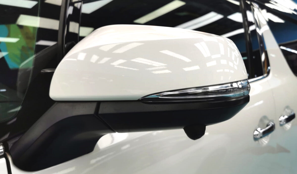 Side panel of the Toyota Alphard with the ceramic finish locked in.
