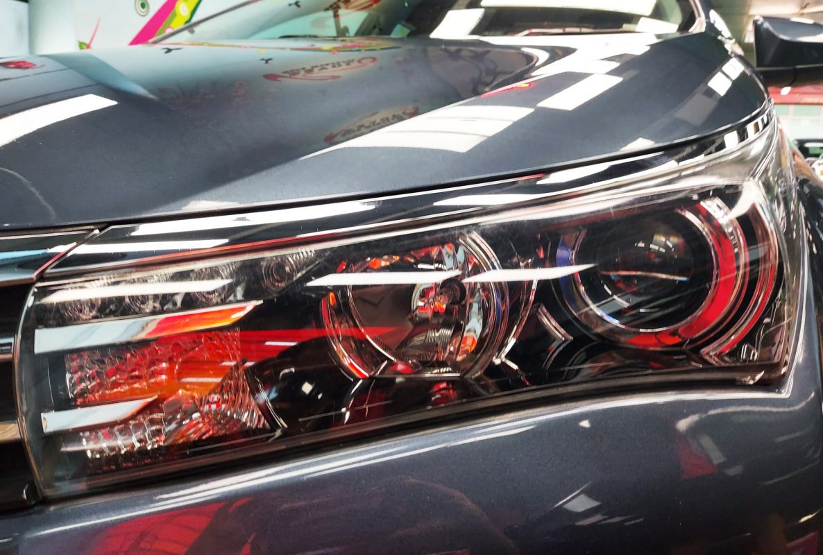 The Altis's coated paintwork showing clean reflections.