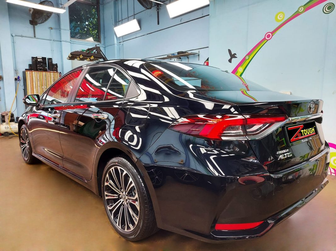 Side panel of the Toyota Altis with the titanium finish locked in.
