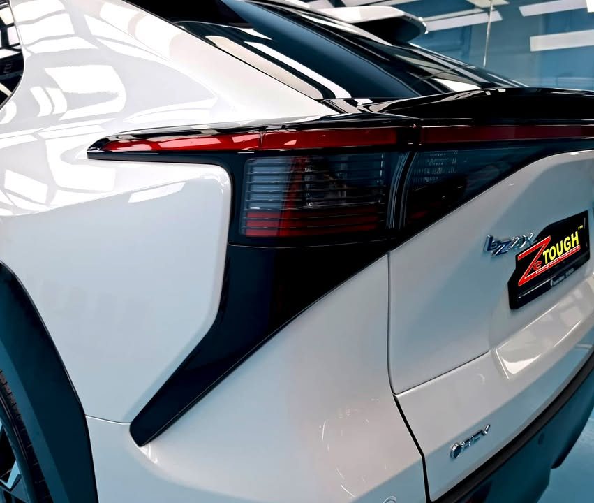 Tail light, bZ4X badge and black rear pillar trim.