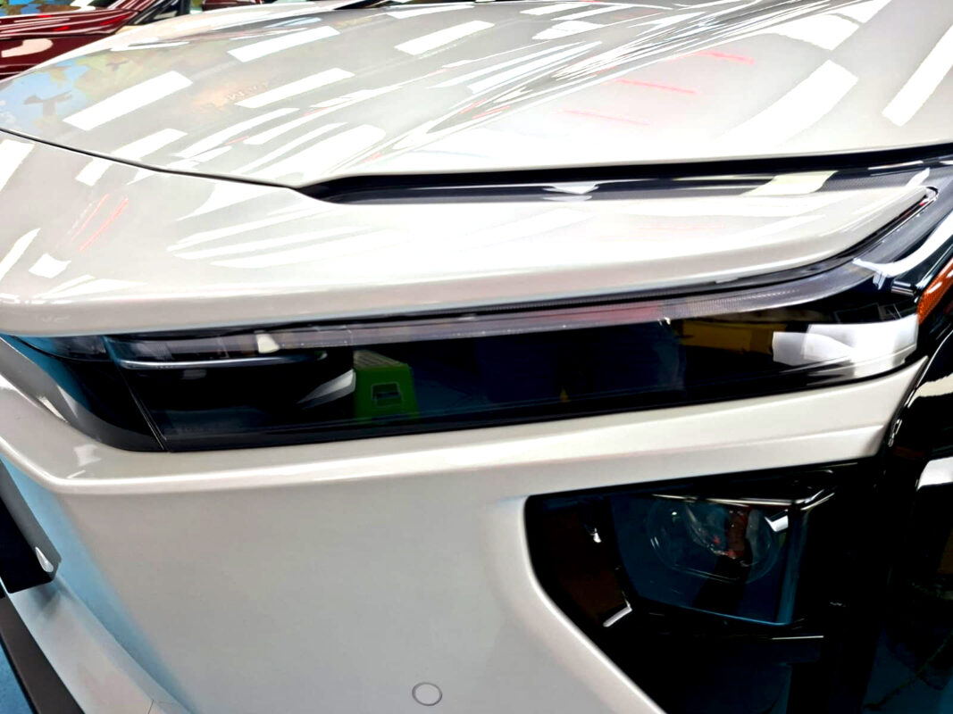 Glossy bodywork of the Toyota bZ4X after coating.