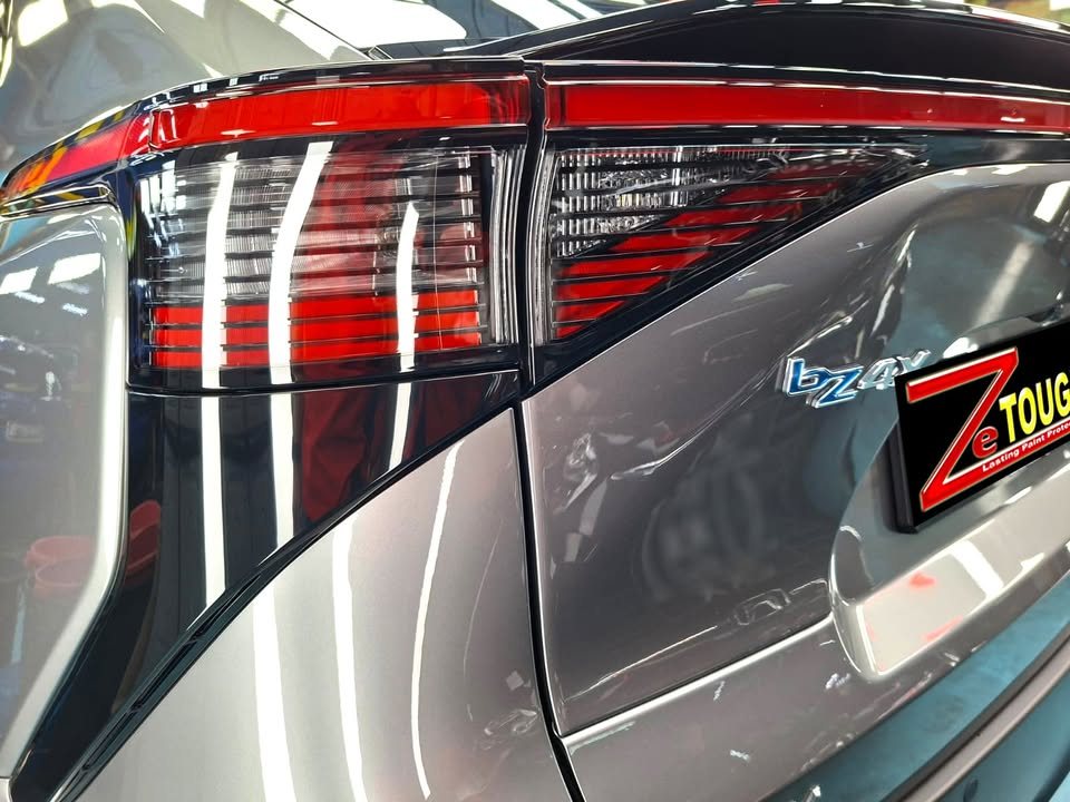 Rear light and bZ4X badge on the grey tailgate.