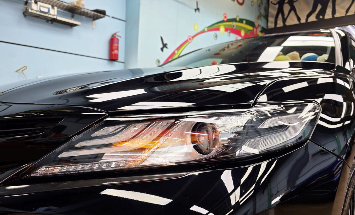 Glossy bodywork of the Toyota Camry after coating.