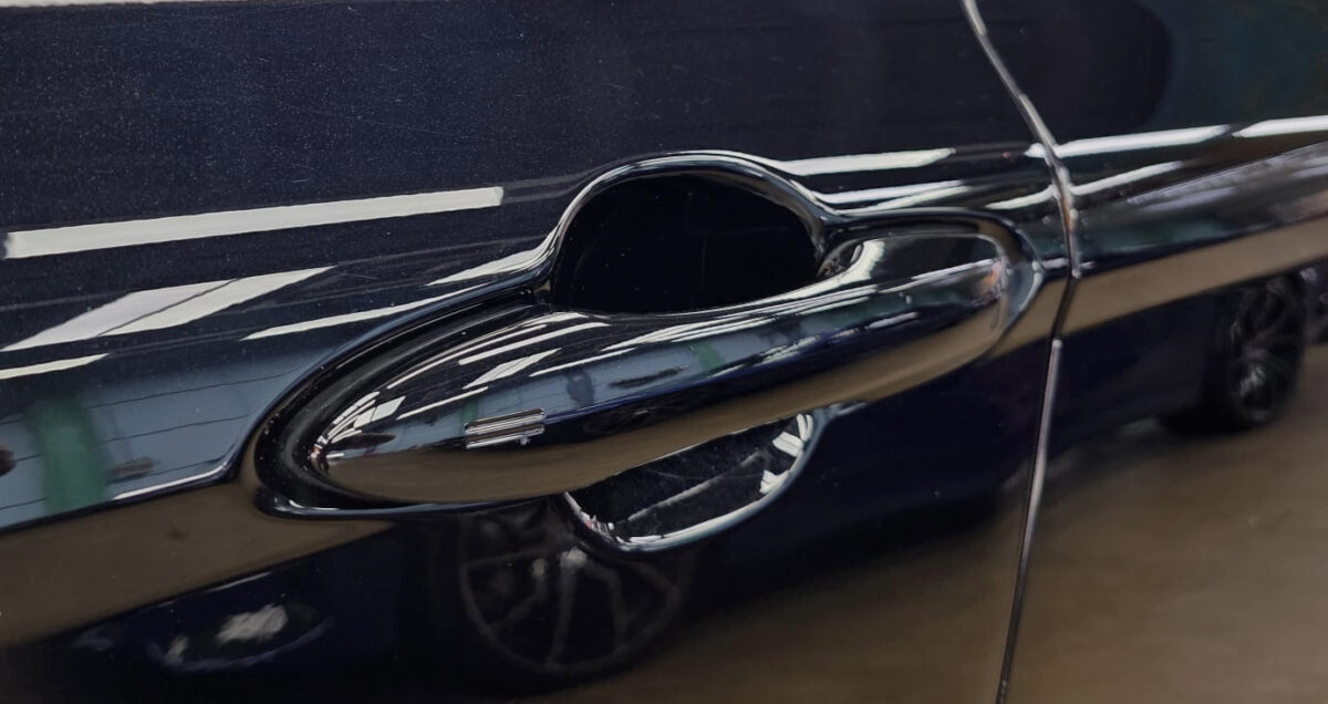 The coated paintwork of the Toyota Camry, clean and sharp.