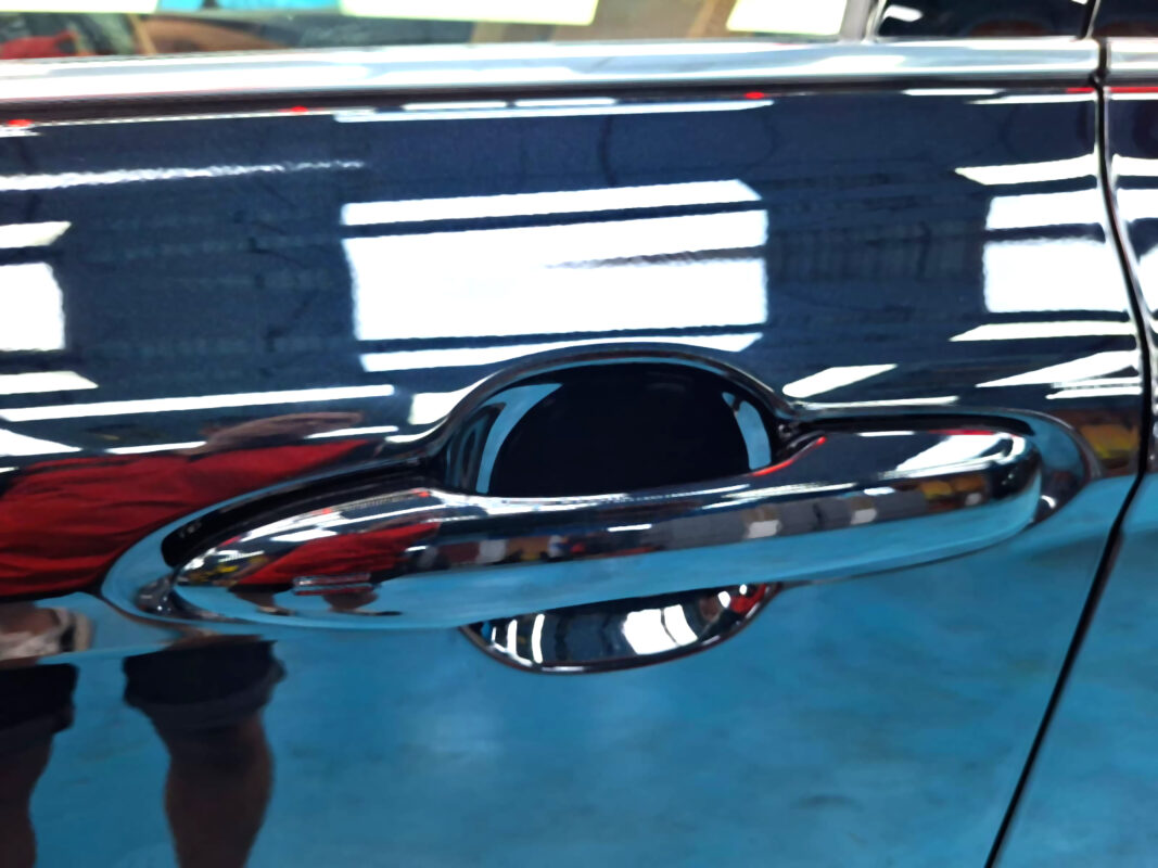 The coated paintwork of the Toyota Camry, clean and sharp.