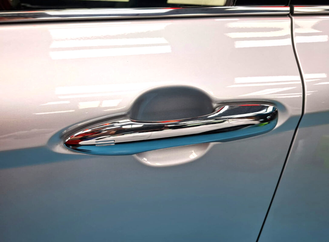 The coated paintwork of the Toyota Camry, clean and sharp.