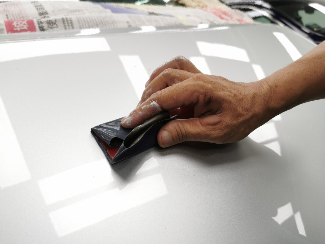 Machine-polishing the Estima after spraying to bring up the gloss.