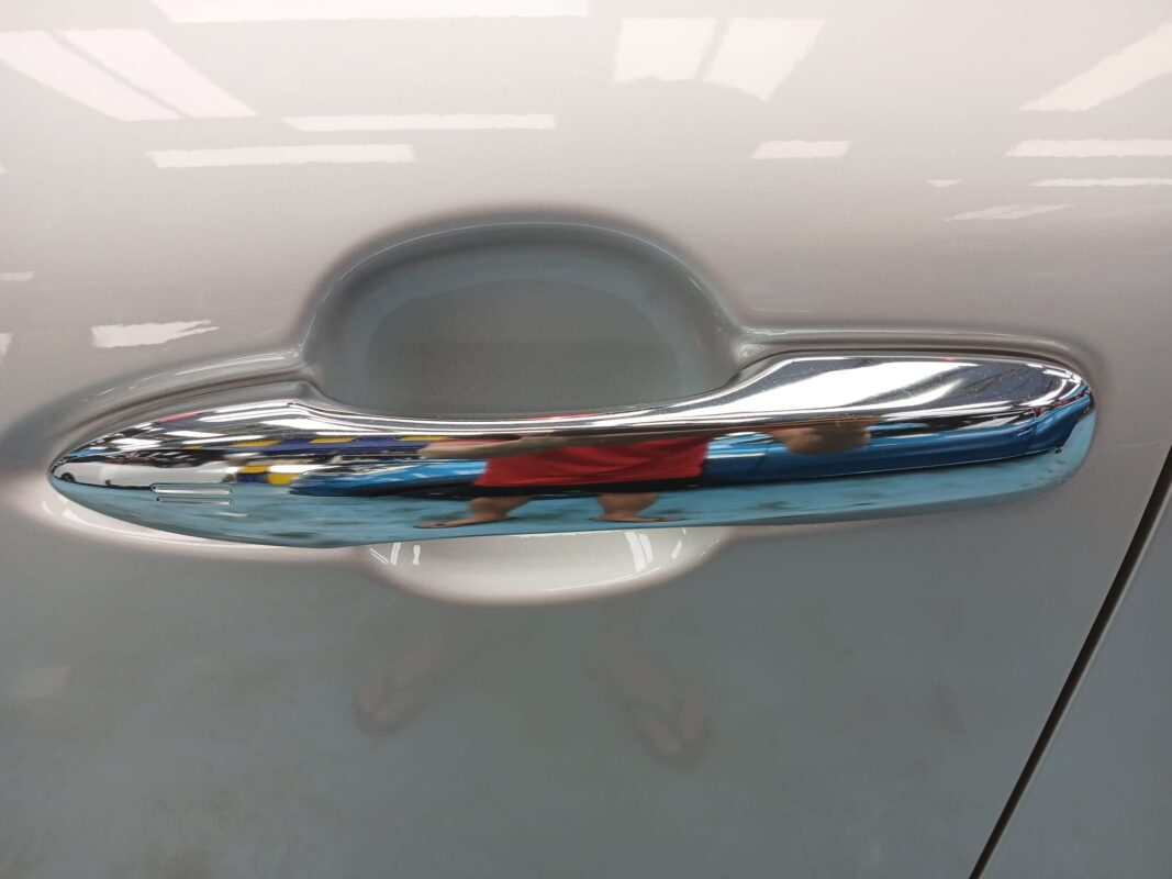 Front three-quarter view of the Toyota Harrier after coating.