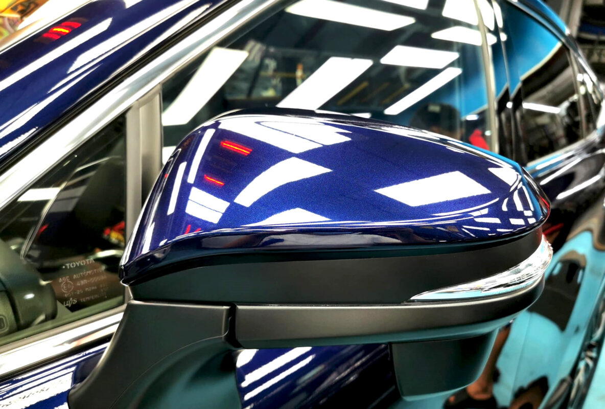 Side panel of the Toyota Harrier with the titanium finish locked in.
