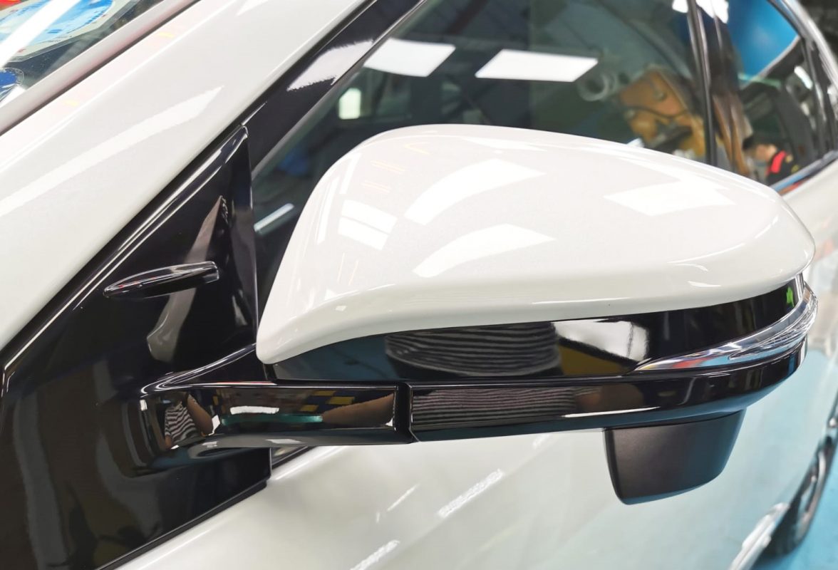 Side panel of the Toyota Harrier with the ceramic finish locked in.