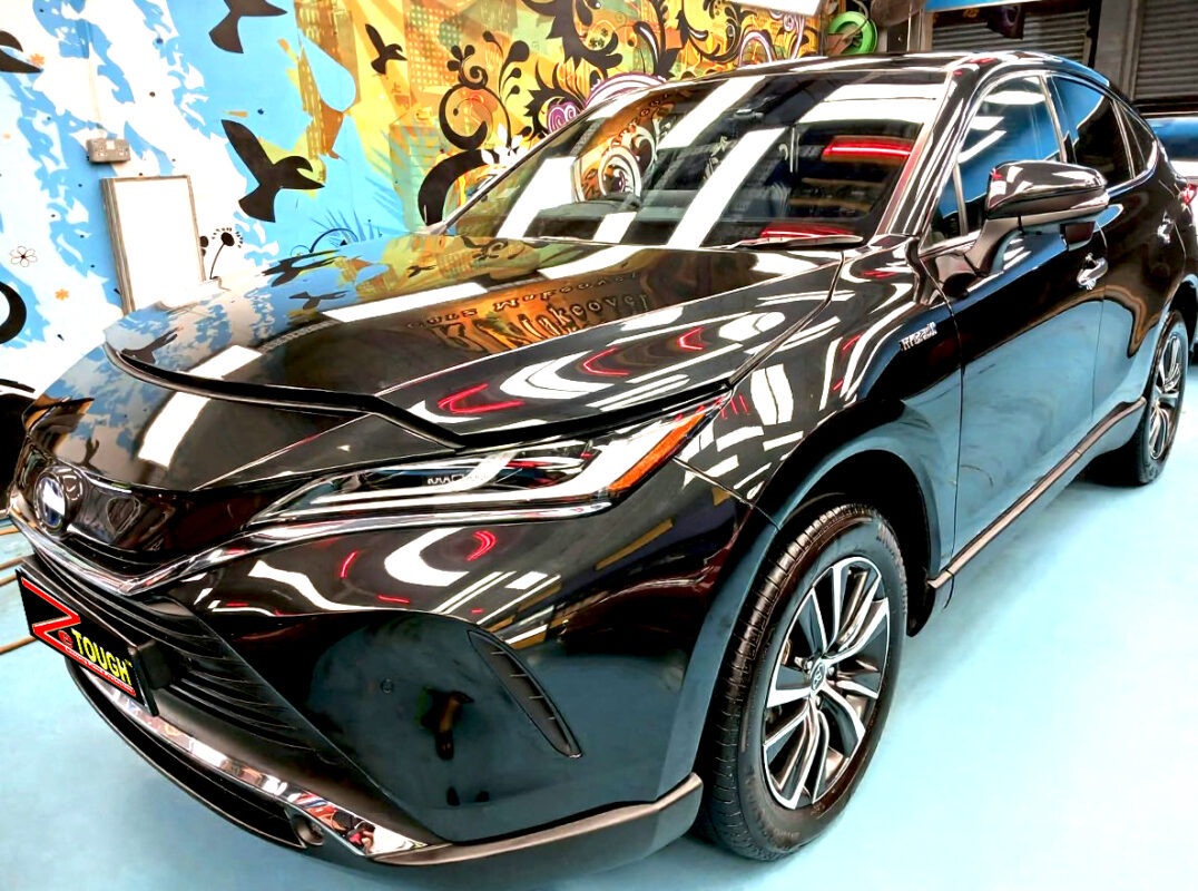 Toyota Harrier, glossy after its ZeTough Ceramic coating.