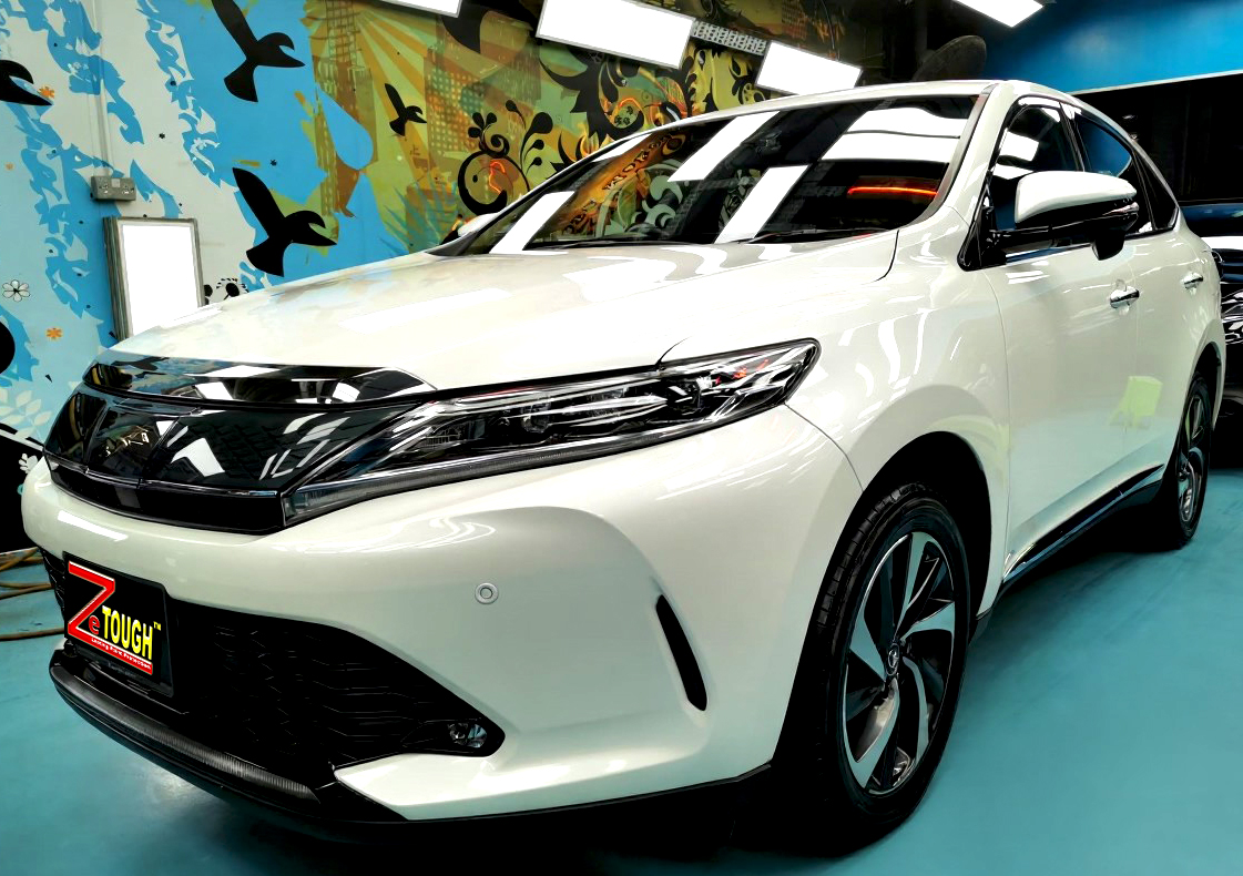 Toyota Harrier, glossy after its ZeTough Ceramic coating.