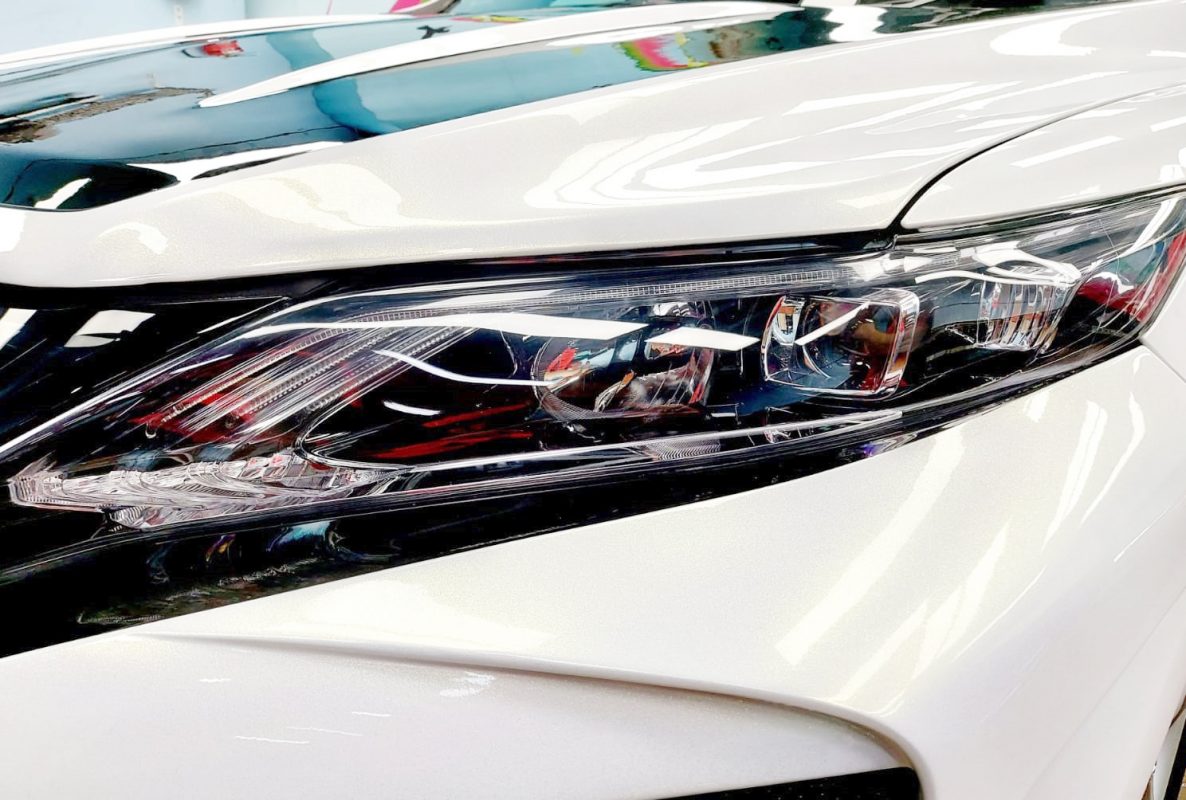 The Harrier Elegance's coated paintwork showing clean reflections.