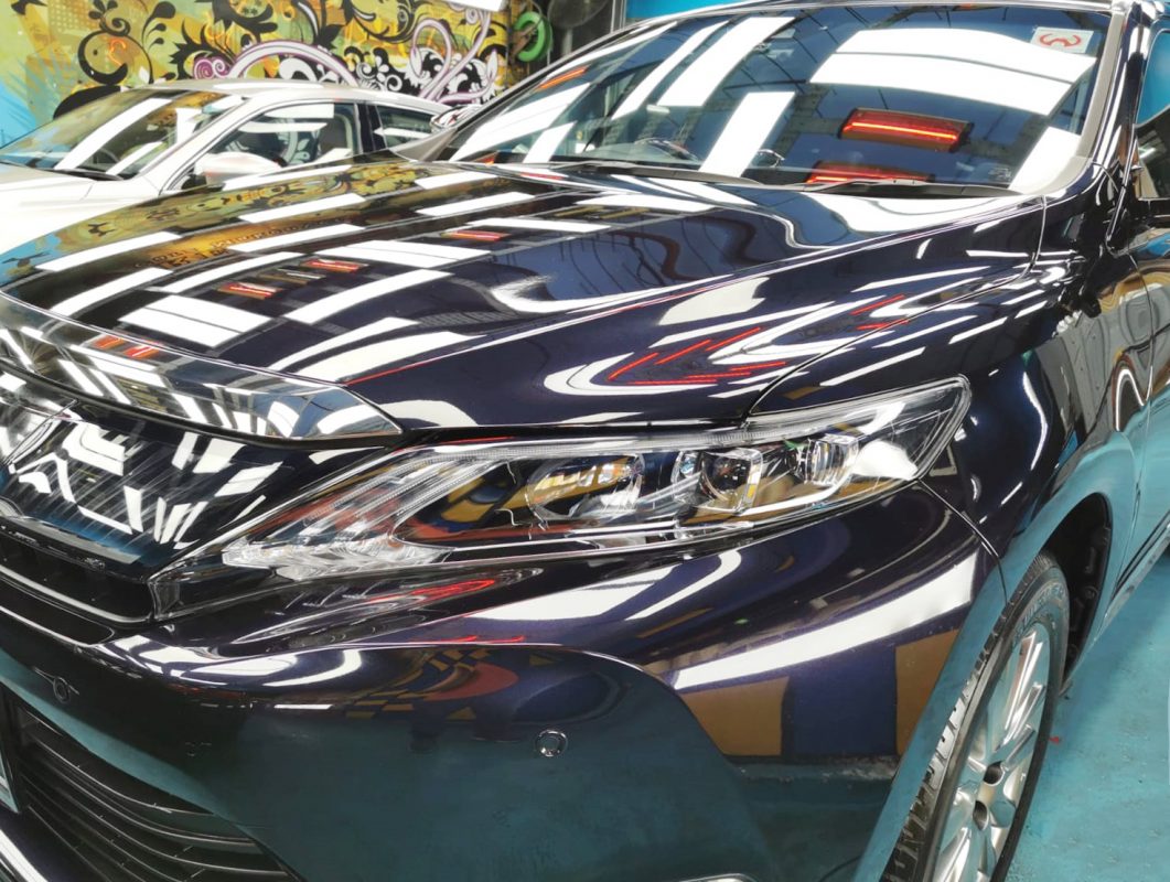 The Toyota Harrier from a side angle after the ceramic coating.