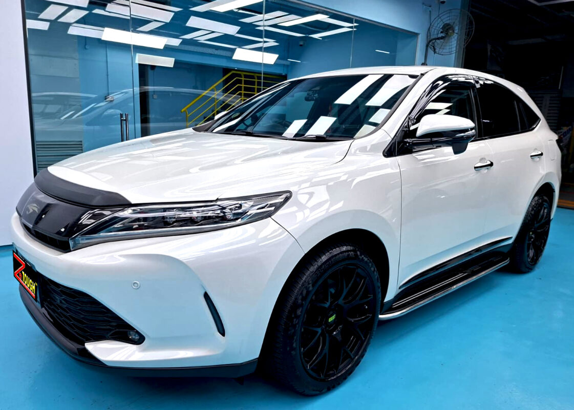 Toyota Harrier, glossy after its ZeTough Ceramic coating.