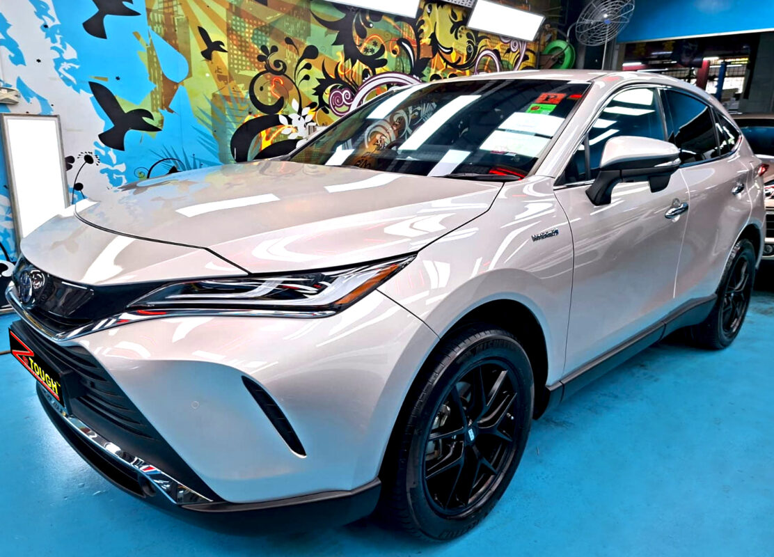 Toyota Harrier, glossy after its ZeTough Titanium coating.