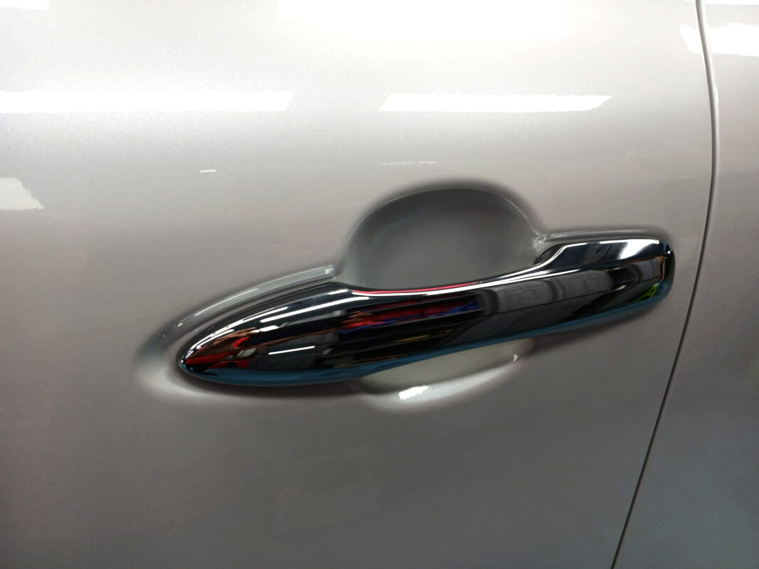 Front three-quarter view of the Toyota Harrier after coating.