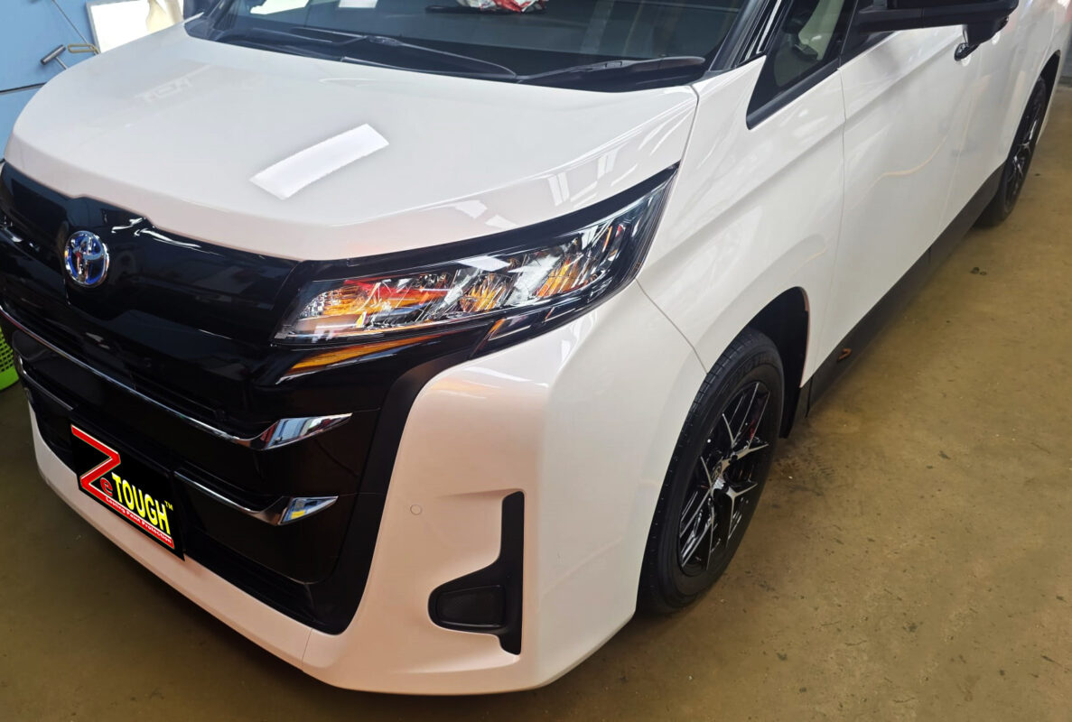 The Toyota Noah from a side angle after the titanium coating.
