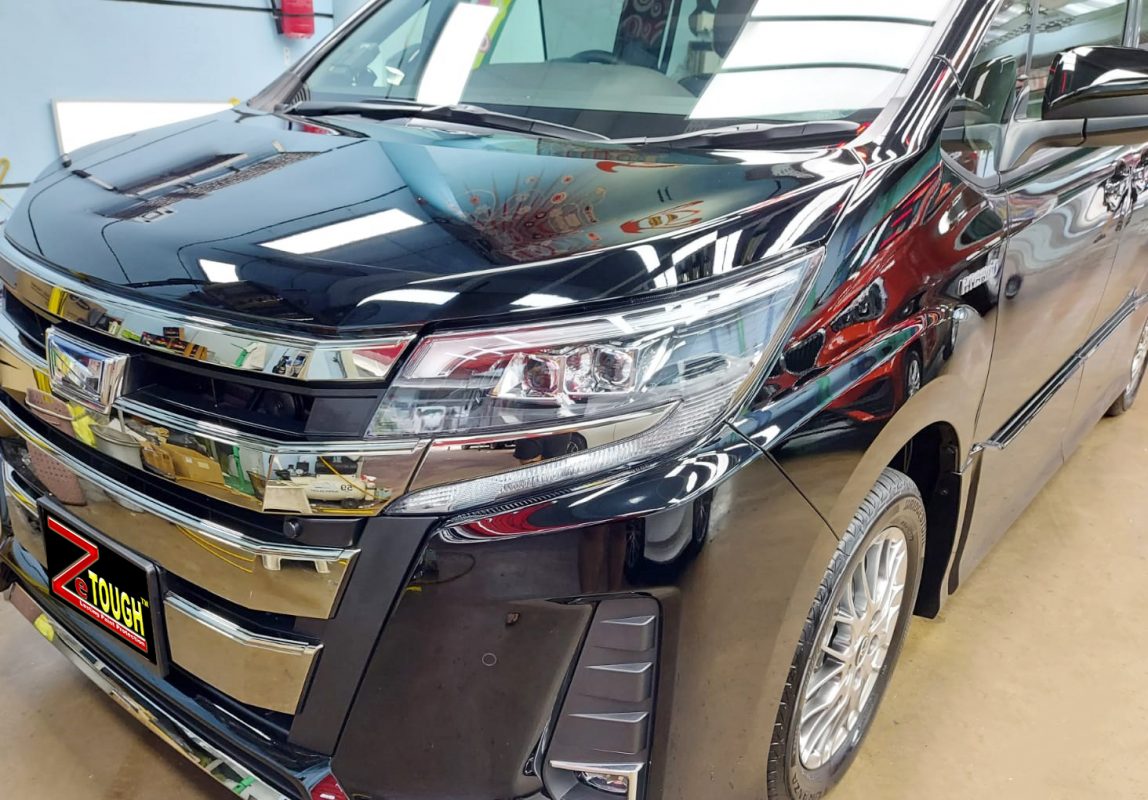 The Toyota Noah from a side angle after the titanium coating.