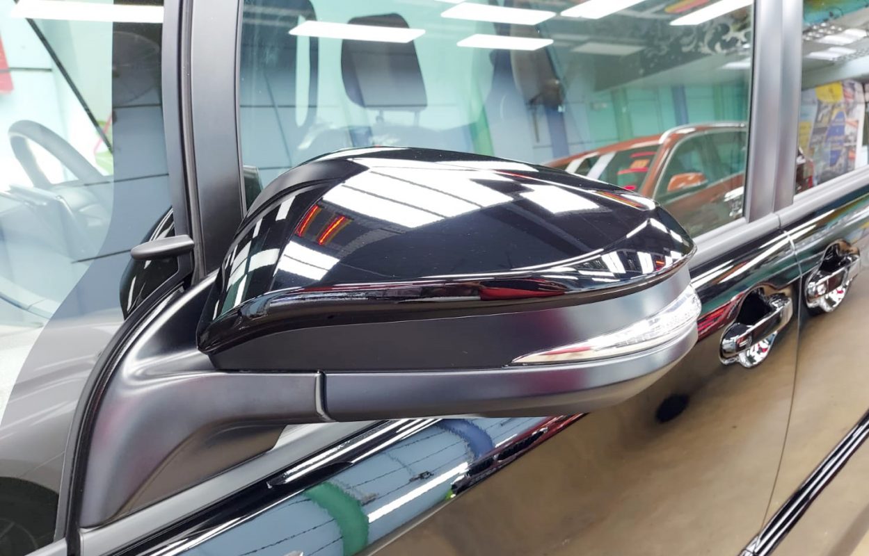 Side panel of the Toyota Noah with the titanium finish locked in.