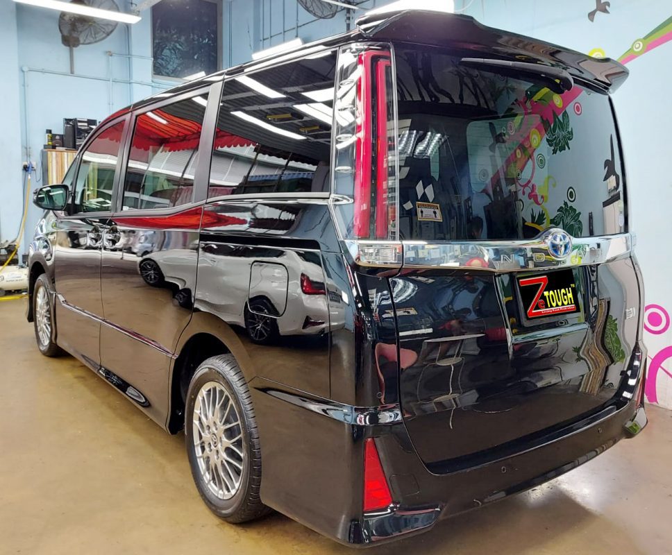 Rear quarter of the Toyota Noah, glossy and protected.