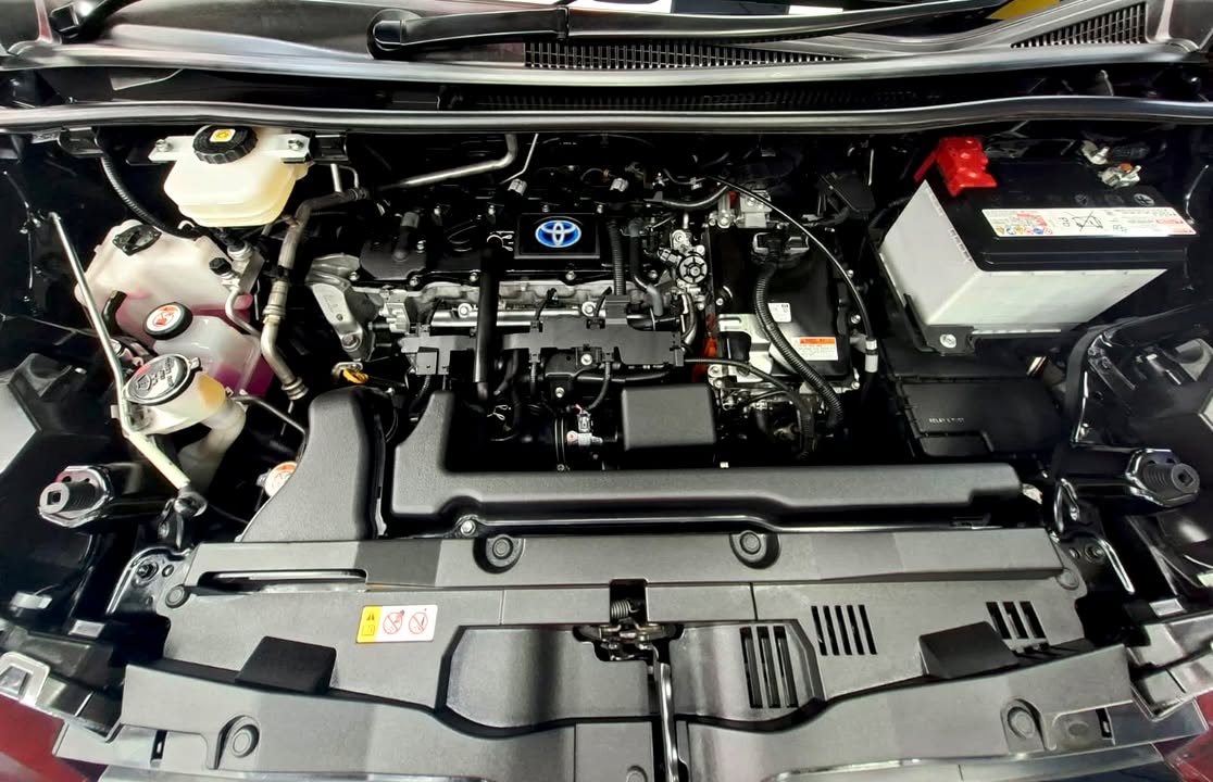 Engine bay of the Toyota Noah after cleaning.