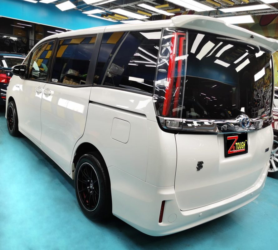 Rear quarter of the Toyota Noah, glossy and protected.