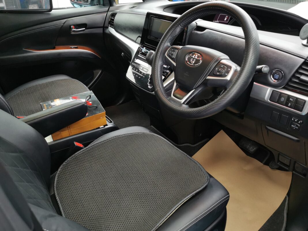 Full-car view of the completed Toyota Previa Aeras respray.