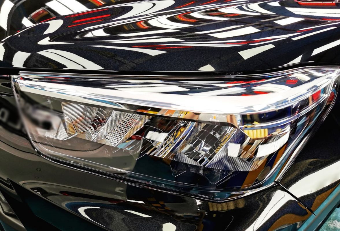 The Raize's coated paintwork showing clean reflections.