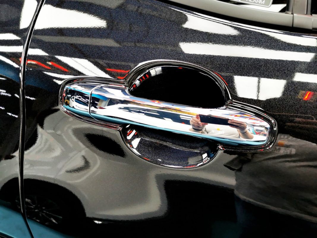 Front three-quarter view of the Toyota Raize after coating.