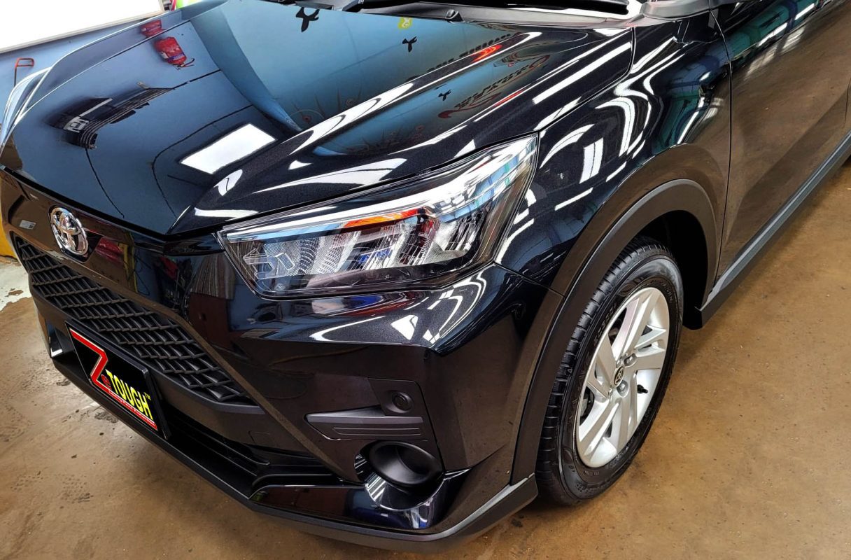 Detail of the Toyota's bodywork sealed with ZeTough Ceramic.