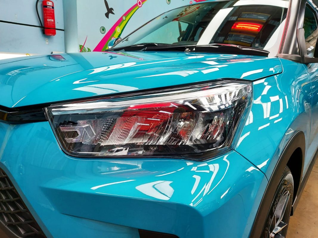 The Raize's coated paintwork showing clean reflections.