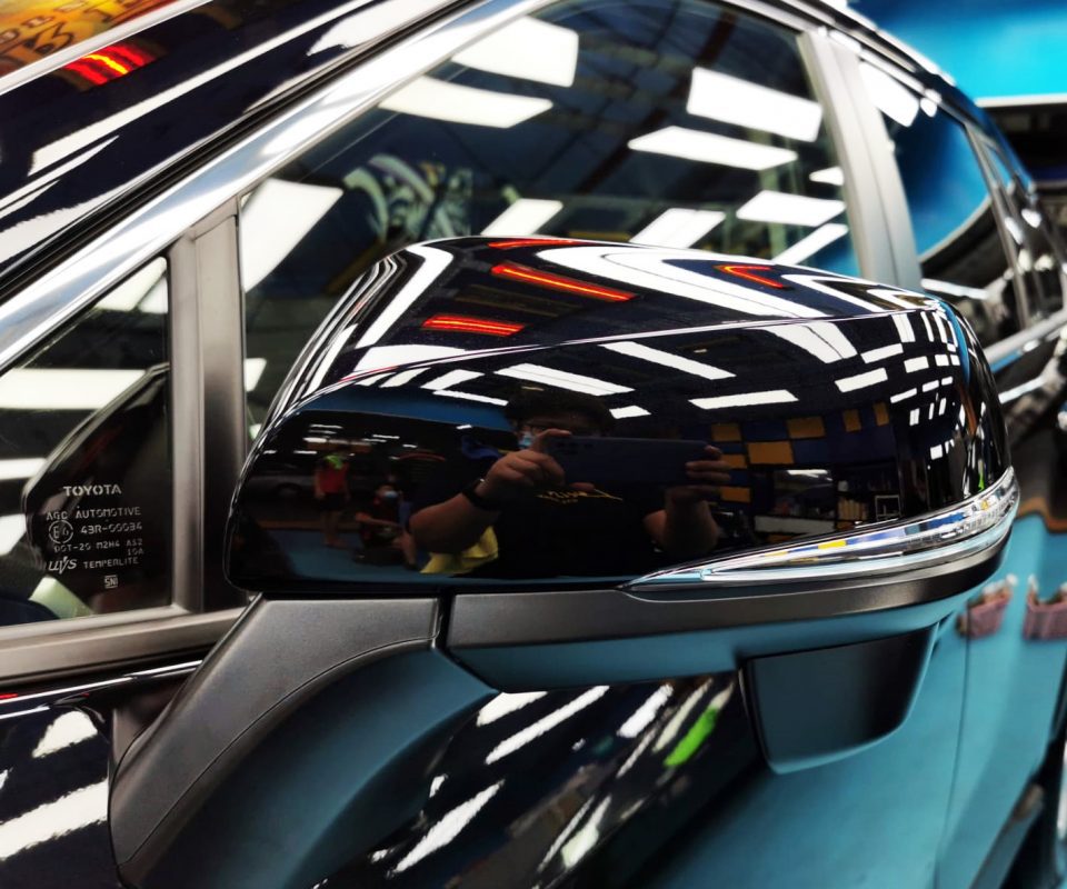 Side panel of the Toyota RAV4 with the ceramic finish locked in.
