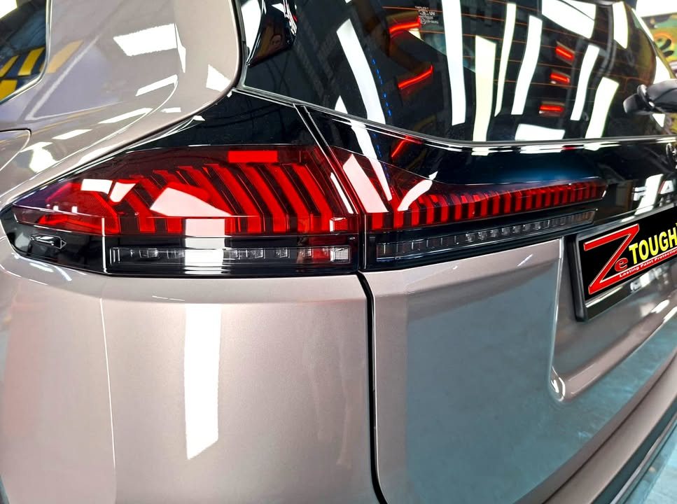 Close-up of the RAV4 red tail light on the coated tailgate.