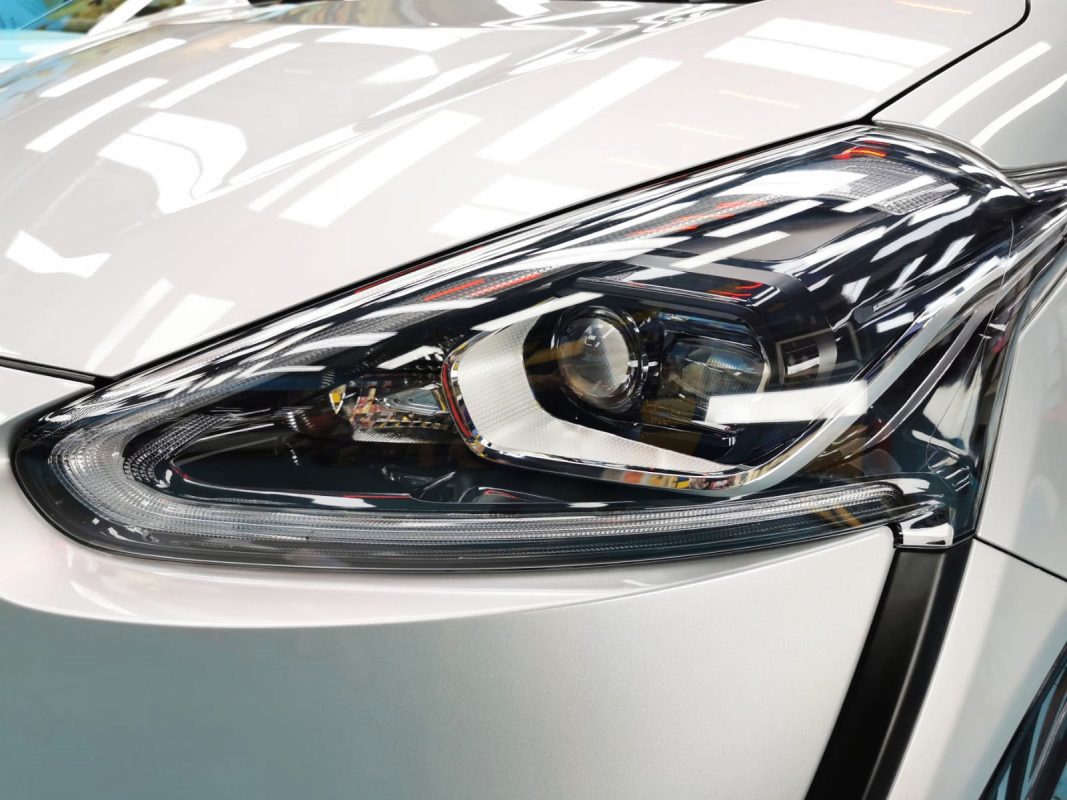 The Sienta's coated paintwork showing clean reflections.
