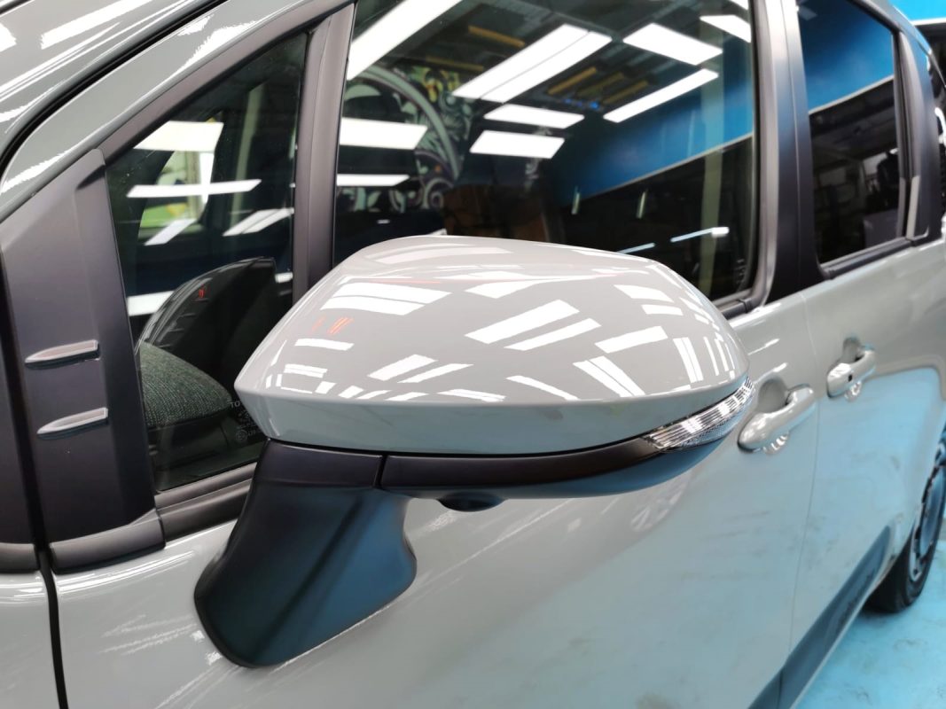 Side panel of the Toyota Sienta Hybrid with the ceramic finish locked in.